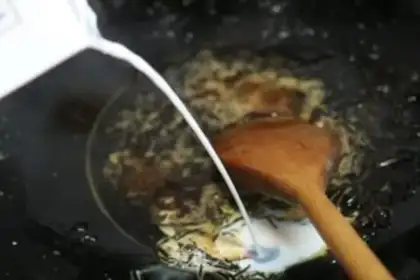 Make Caramel milk tea step 5