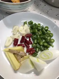 Make Three-juice chicken step 1
