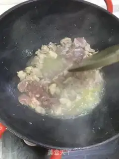 Make Garlic seeded lamb step 4