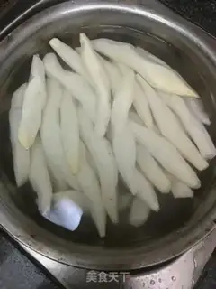 Make Sweet soup of ginger potatoes and eggs step 0