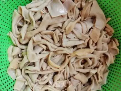 Make Garlic duck intestines step 1