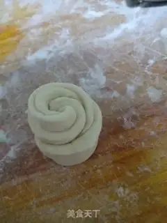 Make Rose buns step 3