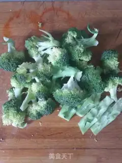 Make The broccoli chicken gravy step 1