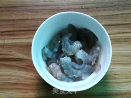 Make Onion shrimp tofu soup step 1