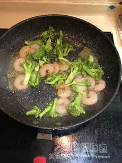 Make Shrimp skating broccoli step 5