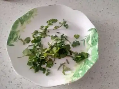 Make Shrimp pelvis soup step 1