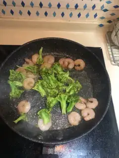 Make Shrimp skating broccoli step 6
