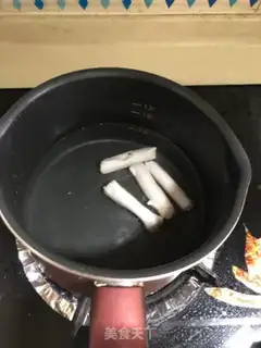 Make Gold-cream shrimp soup step 1