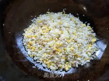 Make Squeeze the meat and eggs step 4