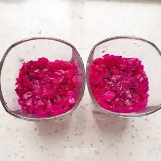 Make Flamingo yogurt cup step 6
