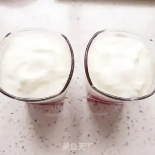 Make Flamingo yogurt cup step 7