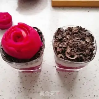 Make Flamingo yogurt cup step 9