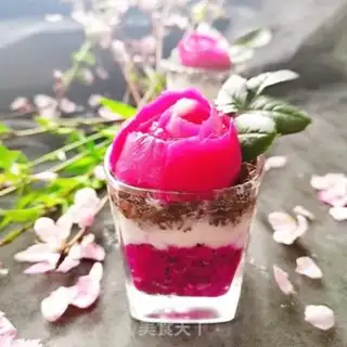 Make Flamingo yogurt cup step 12