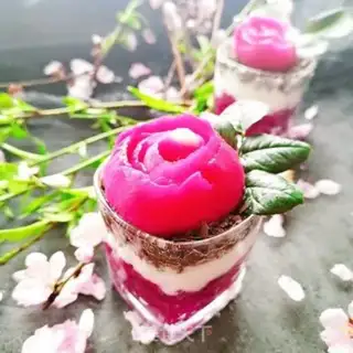Make Flamingo yogurt cup step 15