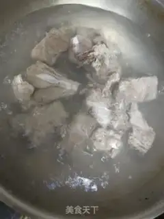 Make Pork-bone mushroom, cabbage fan soup step 0