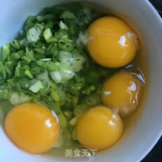 Make Pepper garlic fried eggs step 3