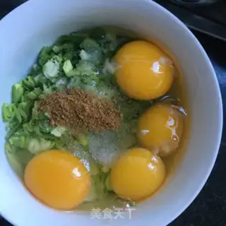 Make Pepper garlic fried eggs step 4