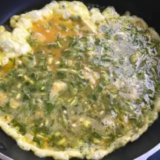 Make Pepper garlic fried eggs step 6