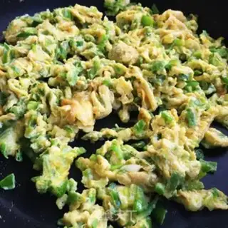 Make Pepper garlic fried eggs step 7