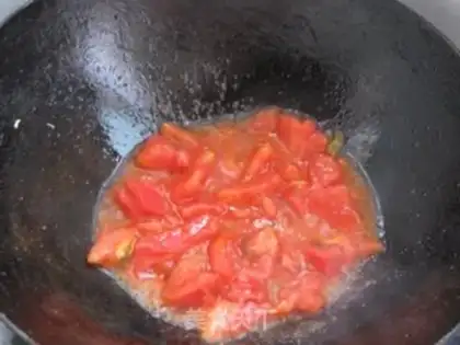 Make Tea, mushroom, tomato egg soup step 2