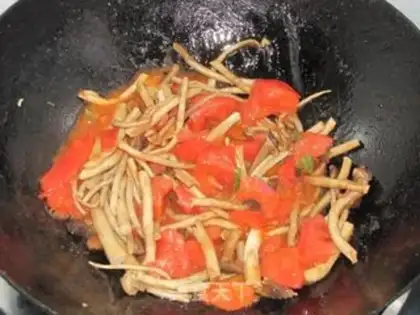 Make Tea, mushroom, tomato egg soup step 3