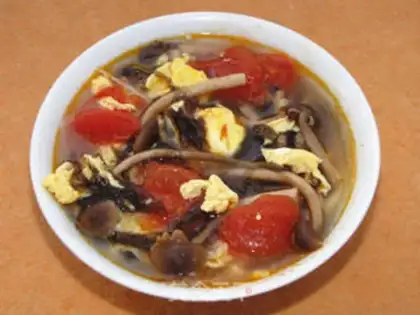 Make Tea, mushroom, tomato egg soup step 7