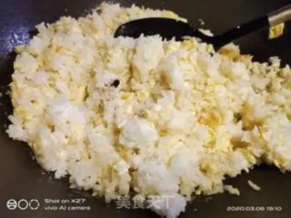 Make Egg sausage fried rice step 4