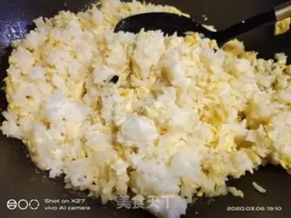 Make Egg sausage fried rice step 5