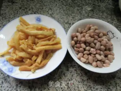 Make Peanut rice and radish step 0
