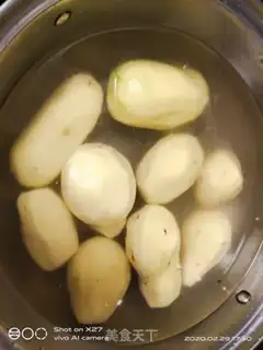 Make Potato strawberry salad step 1