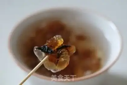 Make Peach glue silver ear soup step 1