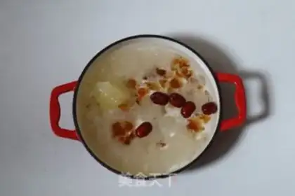 Make Peach glue silver ear soup step 4