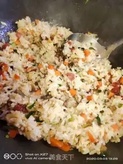 Make Carrot salami egg fried rice step 7