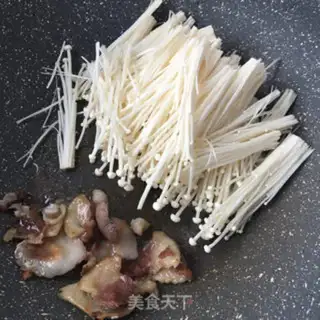 Make Pork sauerkraut and gibberish. Noodles step 9