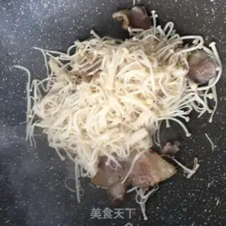 Make Pork sauerkraut and gibberish. Noodles step 10