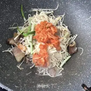 Make Pork sauerkraut and gibberish. Noodles step 11