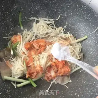 Make Pork sauerkraut and gibberish. Noodles step 12