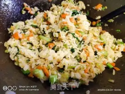 Make Salt fish carrot fried rice step 4