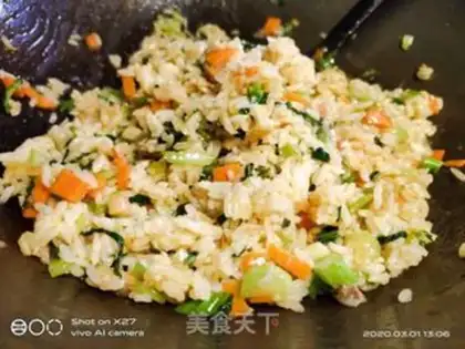 Make Salt fish carrot fried rice step 5