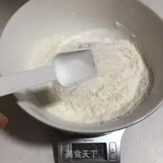 Make Hand grab cake step 1