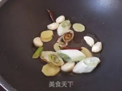 Make Three chickens in the electric pan step 2