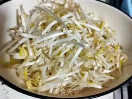 Make Clear the bean sprouts step 0