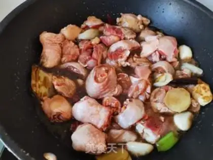 Make Three chickens in the electric pan step 3