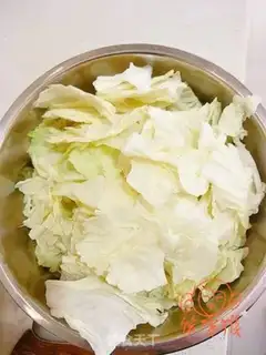 Make Egg fan cabbage step 0