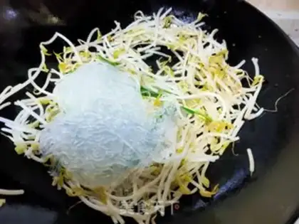 Make Clear the bean sprouts step 6