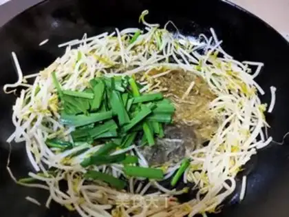 Make Clear the bean sprouts step 8
