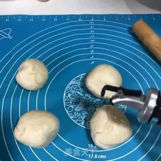 Make Hand grab cake step 13