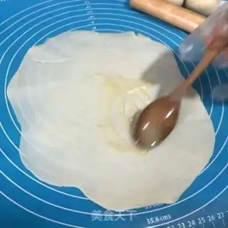 Make Hand grab cake step 16