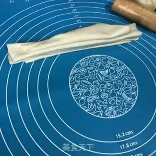 Make Hand grab cake step 17