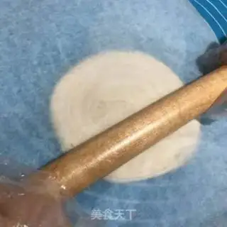 Make Hand grab cake step 22